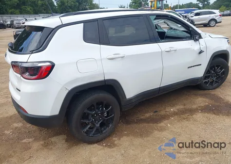 2025 Jeep Compass Latitude 4X4 из США, поврежденный, VIN 3C4NJDBN0ST586904